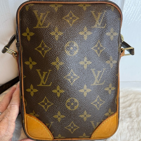 LOUIS VUITTON MONOGRAM DANUBE LEATHER CROSSBODY BAG - Picture 2 of 16
